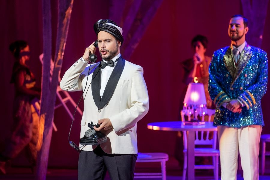 Paolo Arrivabeni dirige esta producción que se estrenó en mayo en Buenos Aires y transmite «las ganas de vivir queda la música de Rossini» 