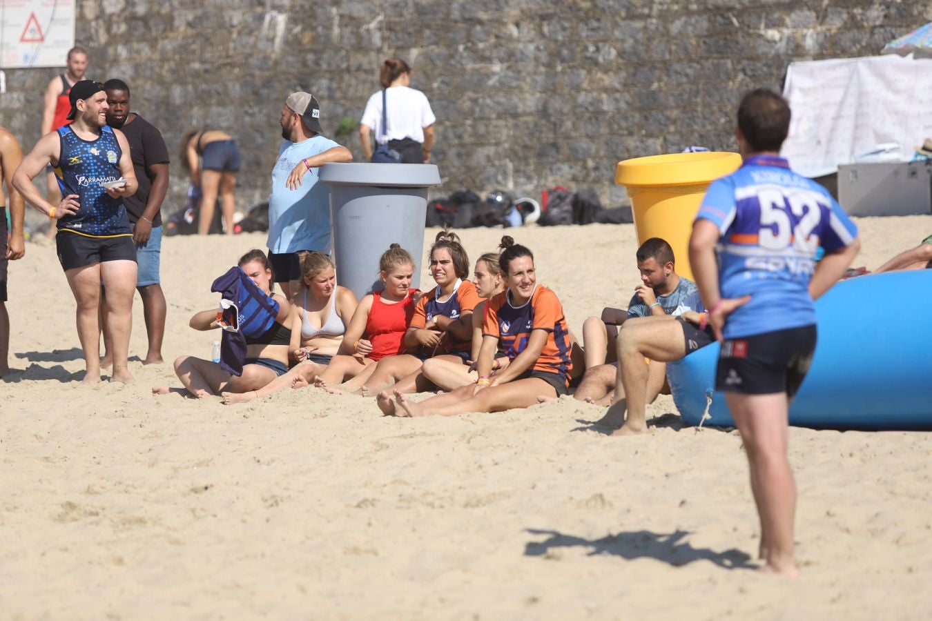El torneo de rugby que se ha celebrado en la Zurriola ha sido una de las actividades iniciales de la Semana Grande Donostiarra