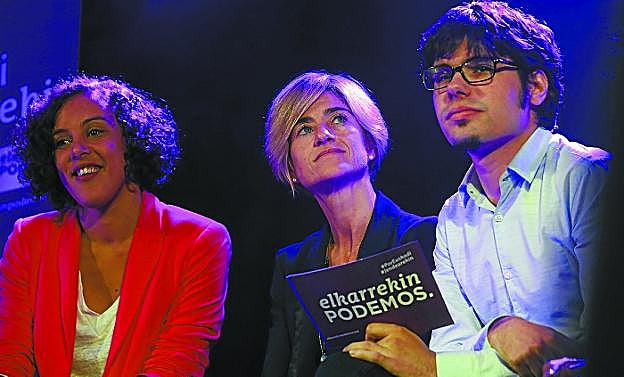Nagua Alba, Pili Zabala y Lander Martínez, en el cierre de campaña de las autonómicas de 2016. 