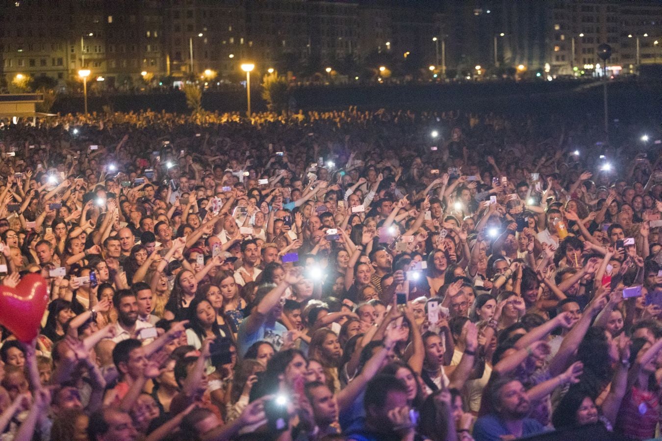 El público vibró con la actuación de la donostiarra en el inicio de las fiestas