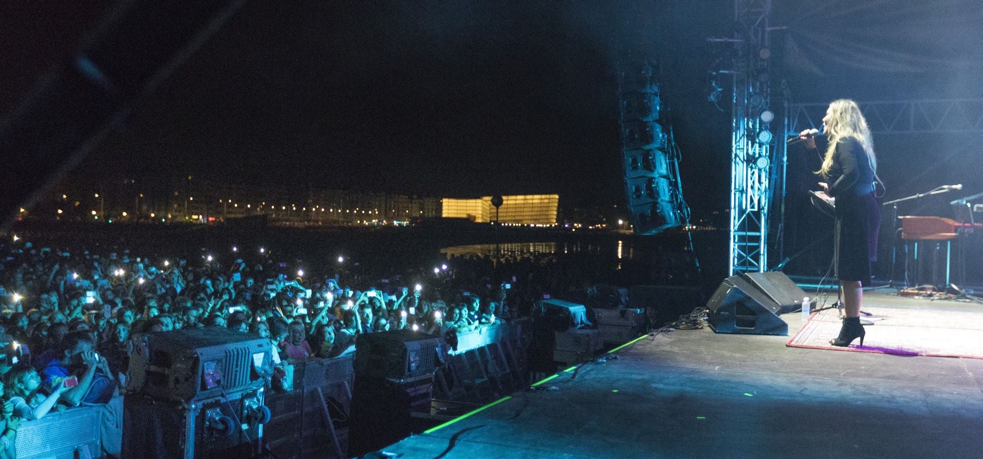 El público vibró con la actuación de la donostiarra en el inicio de las fiestas