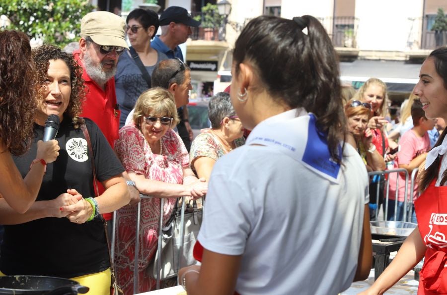 Dentro de los Concursos gastronómicos de la Semana Grande, este domingo 12 de agosto, se ha celebrado el concurso de tortilla de patata en la Bretxa.