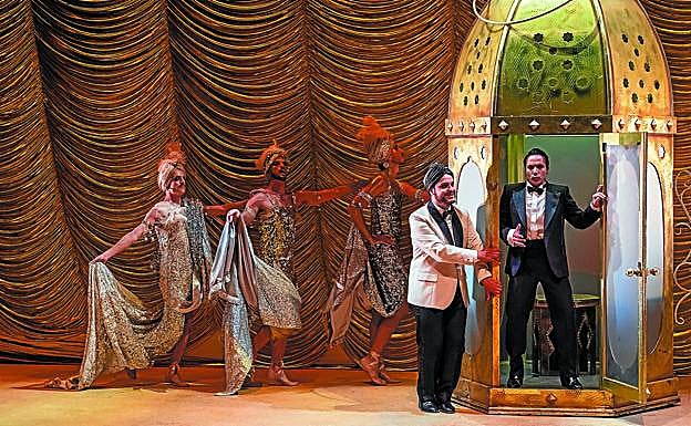 Un momento de la representación de la ópera, en la que los componentes del Coro Easo tuvieron especial protagonismo. 