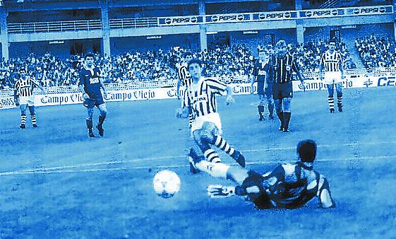 El primer gol (13/08/93). Loren marca en el partido inaugural ante el Real Madrid. 