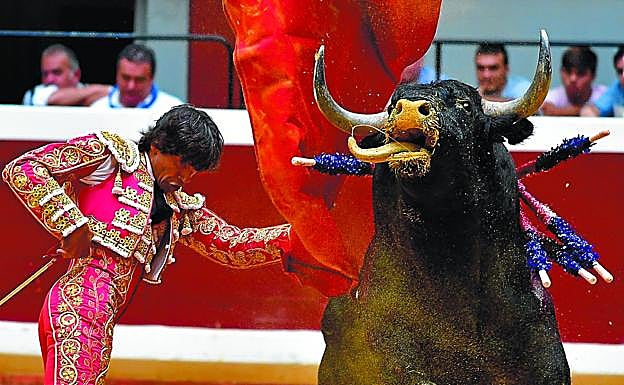Entrega total de Curro Díaz en la tarde que representó su debut en Donostia. 