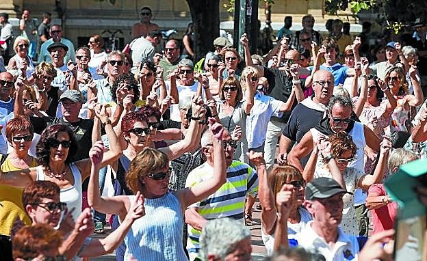 Talde bikaina bildu zen aurreneko hitzorduan. Hurrengoa, ostegunean Donostiako Piraten Muxikoen erromerian. 