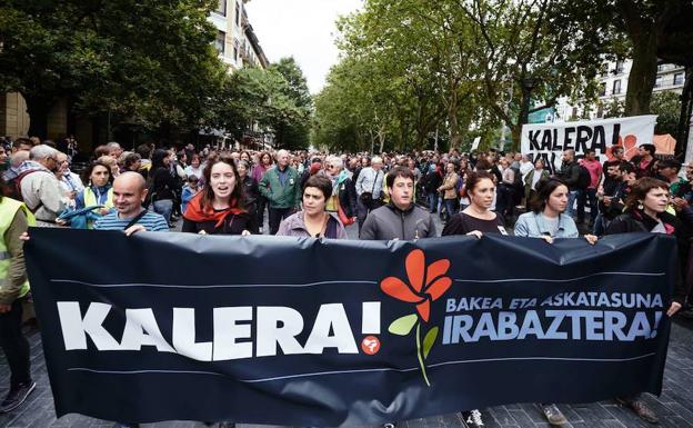 Manifestación a favor de los presos organizada en Donostia. 