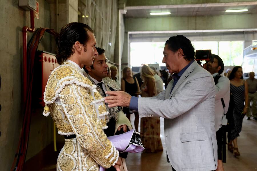 La ausencia de Cayetano ha convertido la corrida en un mano a mano entre Roca Rey y Enrique Ponce