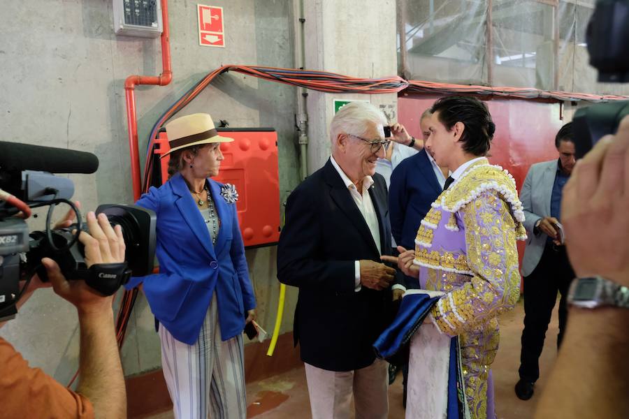 La ausencia de Cayetano ha convertido la corrida en un mano a mano entre Roca Rey y Enrique Ponce