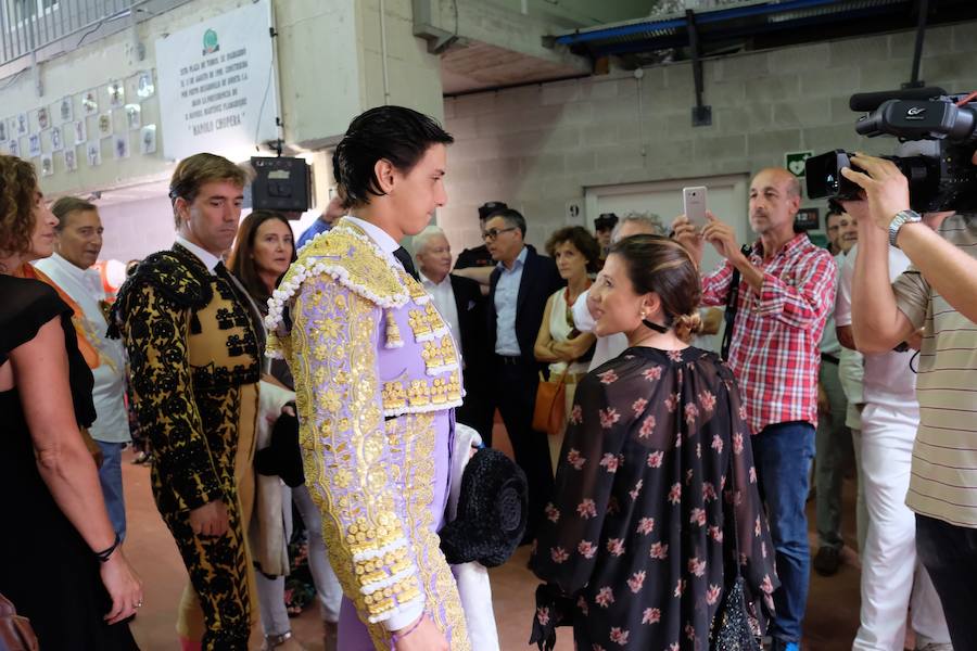 La ausencia de Cayetano ha convertido la corrida en un mano a mano entre Roca Rey y Enrique Ponce