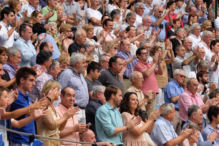 La ausencia de Cayetano ha convertido la corrida en un mano a mano entre Roca Rey y Enrique Ponce