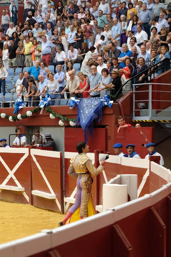 La ausencia de Cayetano ha convertido la corrida en un mano a mano entre Roca Rey y Enrique Ponce