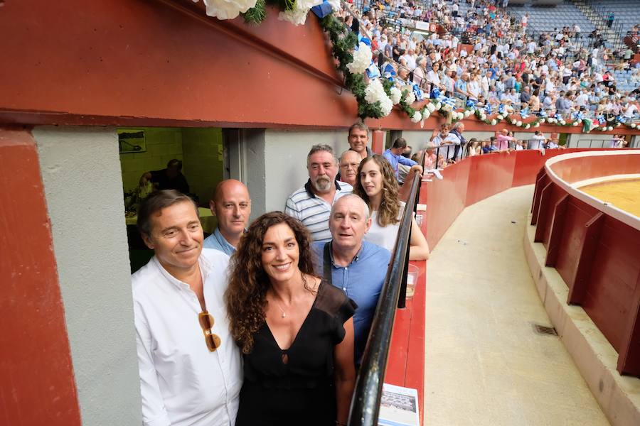 La ausencia de Cayetano ha convertido la corrida en un mano a mano entre Roca Rey y Enrique Ponce