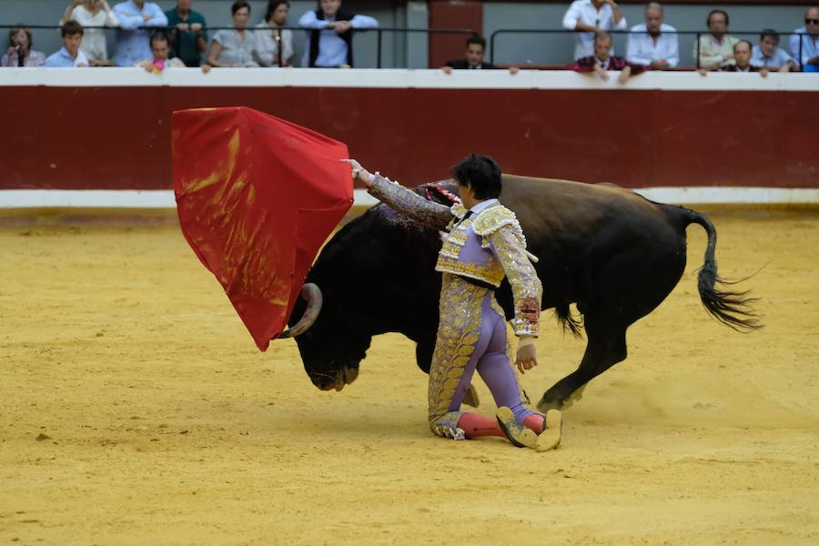La ausencia de Cayetano ha convertido la corrida en un mano a mano entre Roca Rey y Enrique Ponce