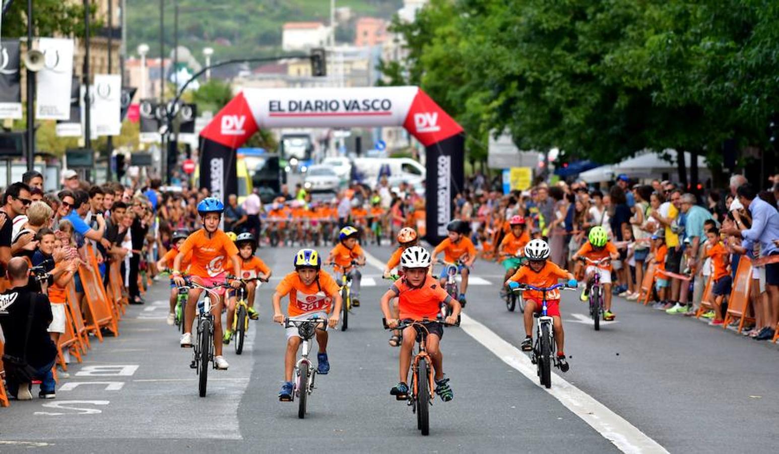 Los primeros participantes en la Bizikleta Festa ya dejaron atrás la infancia, pero la cantera, como sus energías, se renueva cada año