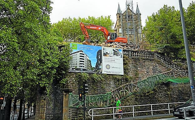 Villa Zerutxo ha dejado de estar en la visual desde Easo hacia el convento de San Bartolomé, que en la actualidad está siendo reconvertido en hotel.