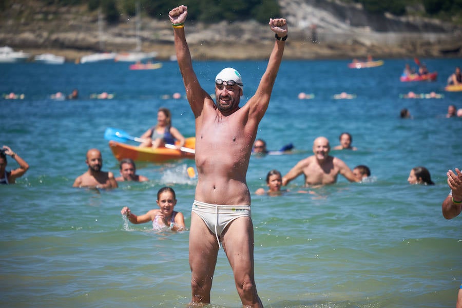 En su incesante esfuerzo por ayudar en la lucha contra la Esclerosis Lateral Amiotrófico (ELA), el nadador donostiarra Jaime Caballero ha culminado un nuevo desafío solidario, que le ha llevado a nadar ininterrumpidamente durante 25 horas. Con el objetivo de recaudar fondos y ayudar en la investigación contra esta enfermedad.