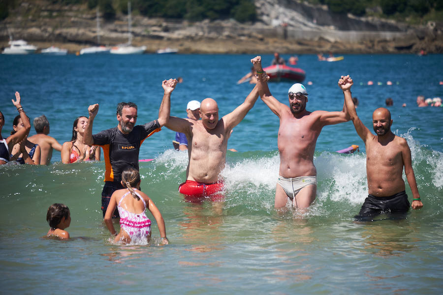 En su incesante esfuerzo por ayudar en la lucha contra la Esclerosis Lateral Amiotrófico (ELA), el nadador donostiarra Jaime Caballero ha culminado un nuevo desafío solidario, que le ha llevado a nadar ininterrumpidamente durante 25 horas. Con el objetivo de recaudar fondos y ayudar en la investigación contra esta enfermedad.