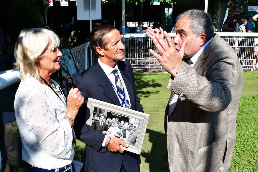 El caballo tordo de 4 años 'Cnicht' se ha impuesto este miércoles en los 2.400 metros de la Copa de Oro de San Sebastián, la carrera estrella del hipódromo donostiarra, con la monta del jockey Roberto Carlos Montenegro.