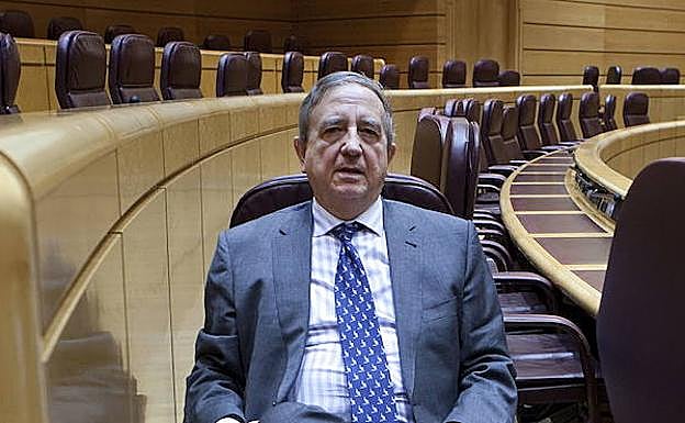 Iñaki Anasagasti en el Senado, en 2013.
