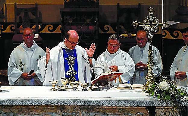 Galería. El obispo José Ignacio Munilla presidió la Eucaristía. 
