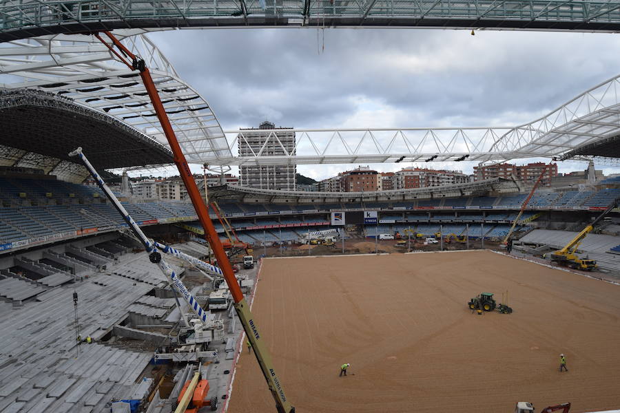 El estadio de Anoeta ya muestra en buena parte cómo estará el día de su reapertura, el 15 de septiembre, ante el F.C. Barcelona