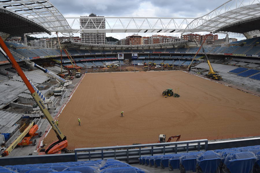 El estadio de Anoeta ya muestra en buena parte cómo estará el día de su reapertura, el 15 de septiembre, ante el F.C. Barcelona