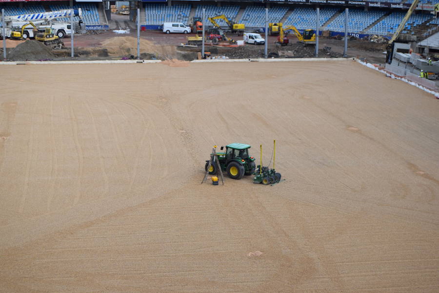El estadio de Anoeta ya muestra en buena parte cómo estará el día de su reapertura, el 15 de septiembre, ante el F.C. Barcelona