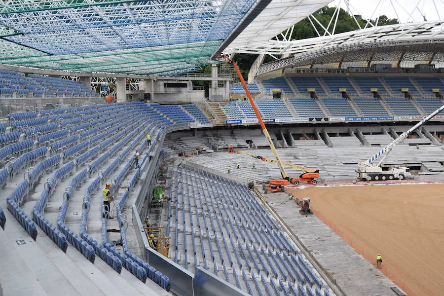 El estadio de Anoeta ya muestra en buena parte cómo estará el día de su reapertura, el 15 de septiembre, ante el F.C. Barcelona