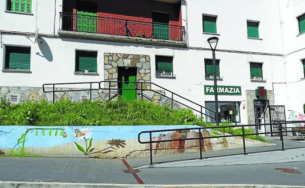 Nuevo mural sobre el cuidado del suelo pintado por la artista Arantxa Orbegozo en Arantzazu.