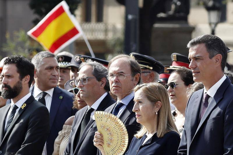 Barcelona recuerda a las víctimas de los atentados de Las Ramblas y Cambrils un año después.