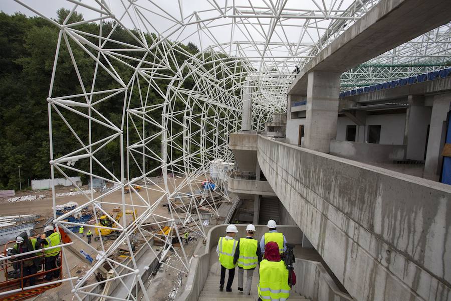 A poco menos de un mes de su reestreno, las obras del estadio de Anoeta presentan grandes avances en los últimos días. Todo estará listo para el Real Sociedad - F.C. Barcelona del próximo 15 de septiembre.