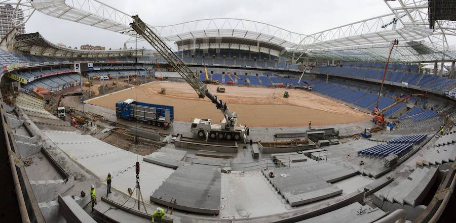 A poco menos de un mes de su reestreno, las obras del estadio de Anoeta presentan grandes avances en los últimos días. Todo estará listo para el Real Sociedad - F.C. Barcelona del próximo 15 de septiembre.
