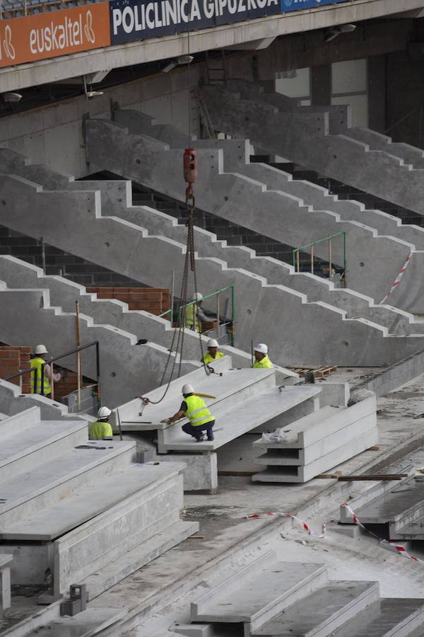 A poco menos de un mes de su reestreno, las obras del estadio de Anoeta presentan grandes avances en los últimos días. Todo estará listo para el Real Sociedad - F.C. Barcelona del próximo 15 de septiembre.