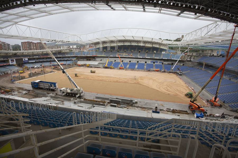 A poco menos de un mes de su reestreno, las obras del estadio de Anoeta presentan grandes avances en los últimos días. Todo estará listo para el Real Sociedad - F.C. Barcelona del próximo 15 de septiembre.