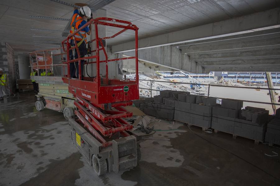 A poco menos de un mes de su reestreno, las obras del estadio de Anoeta presentan grandes avances en los últimos días. Todo estará listo para el Real Sociedad - F.C. Barcelona del próximo 15 de septiembre.
