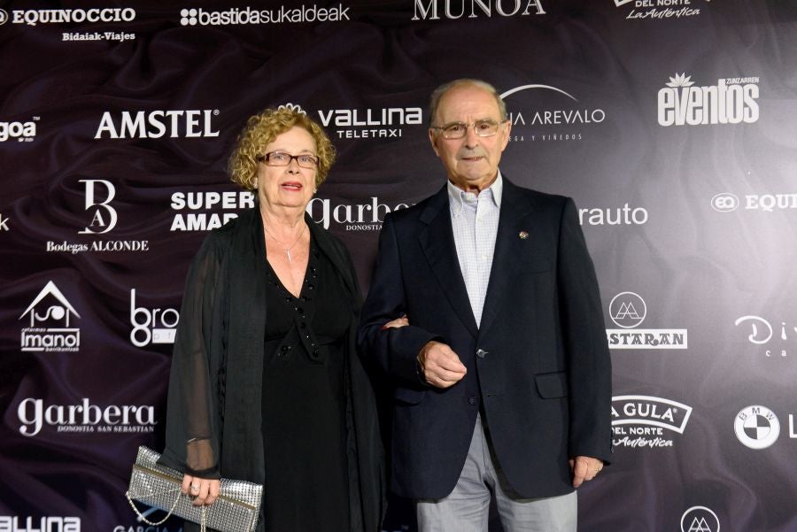 Los invitados pudieron disfrutar de los fuegos artificiales desde los jardines del palacio y comentarlos en lo que fue una divertida y 'glamourosa' fiesta en la que no faltó el buen humor.