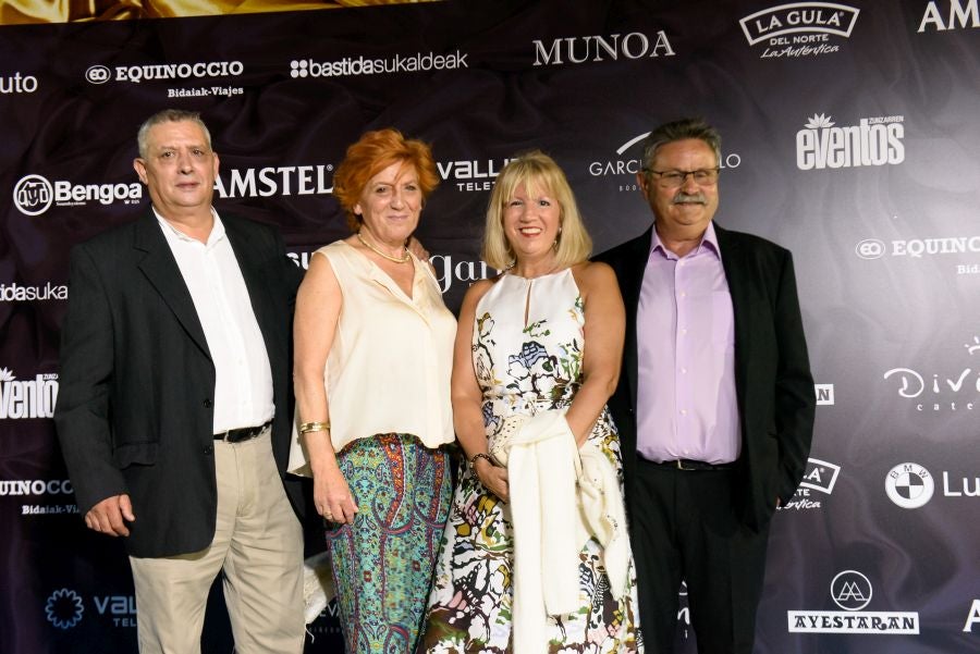 Los invitados pudieron disfrutar de los fuegos artificiales desde los jardines del palacio y comentarlos en lo que fue una divertida y 'glamourosa' fiesta en la que no faltó el buen humor.