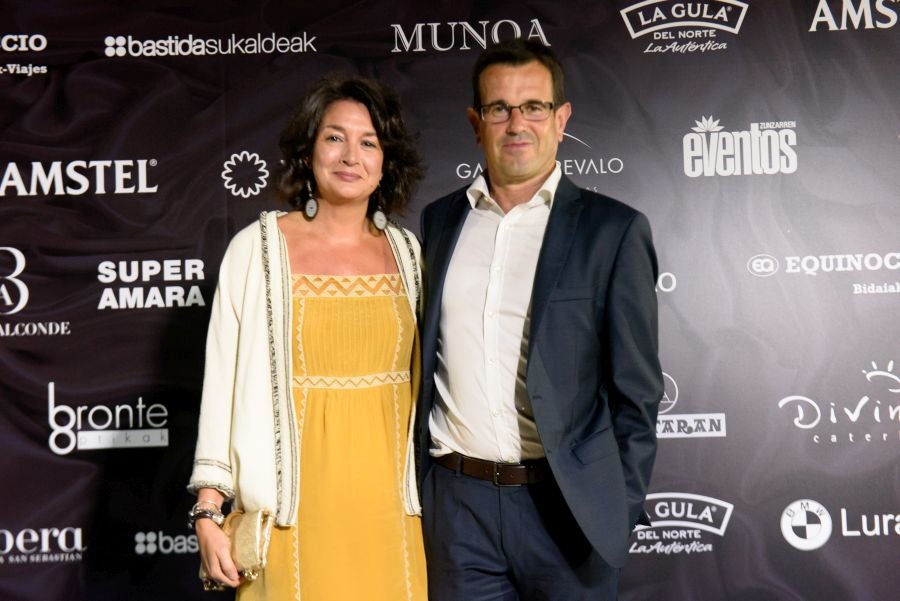 Los invitados pudieron disfrutar de los fuegos artificiales desde los jardines del palacio y comentarlos en lo que fue una divertida y 'glamourosa' fiesta en la que no faltó el buen humor.