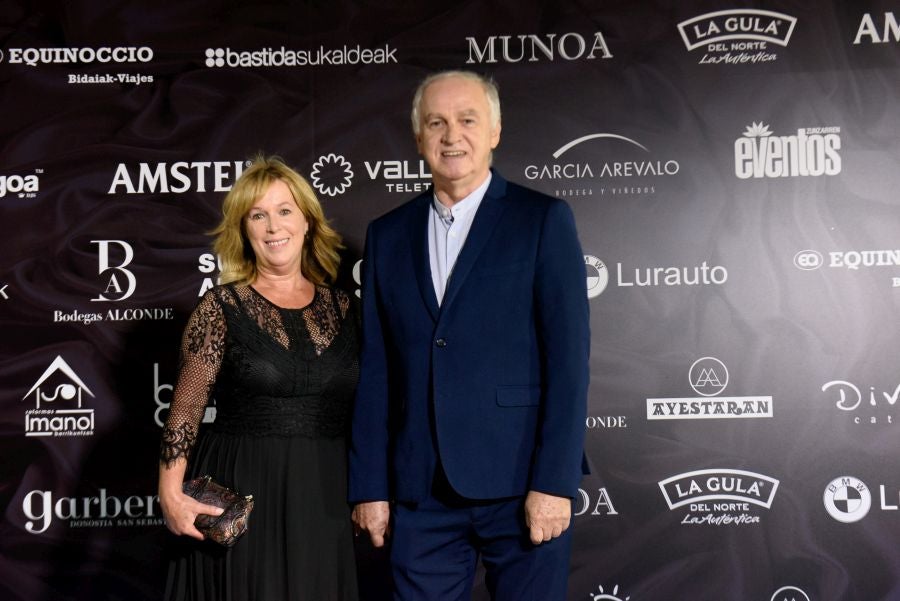 Los invitados pudieron disfrutar de los fuegos artificiales desde los jardines del palacio y comentarlos en lo que fue una divertida y 'glamourosa' fiesta en la que no faltó el buen humor.