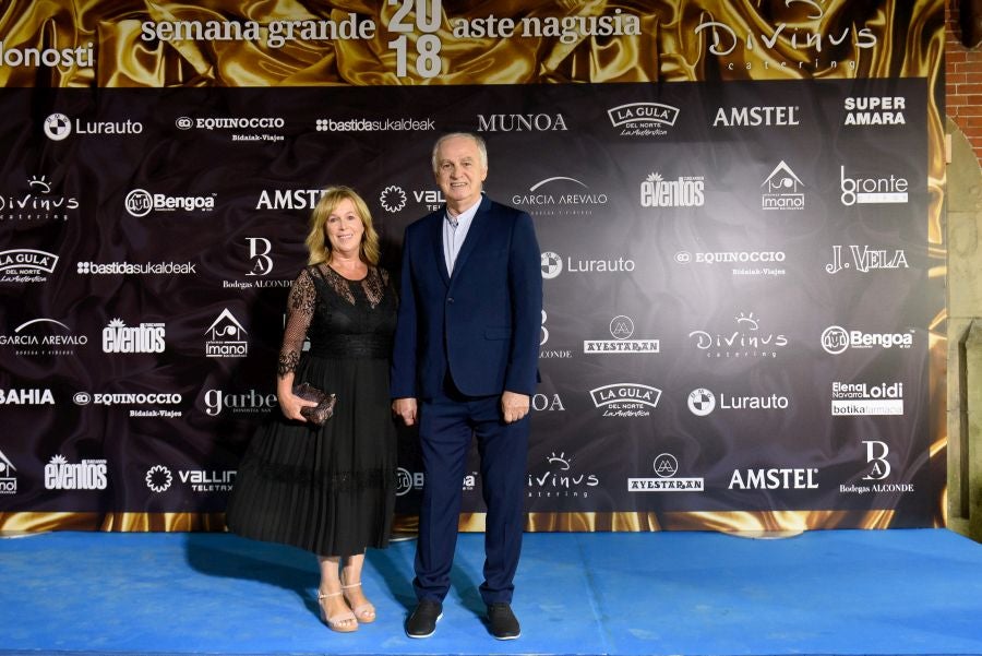 Los invitados pudieron disfrutar de los fuegos artificiales desde los jardines del palacio y comentarlos en lo que fue una divertida y 'glamourosa' fiesta en la que no faltó el buen humor.