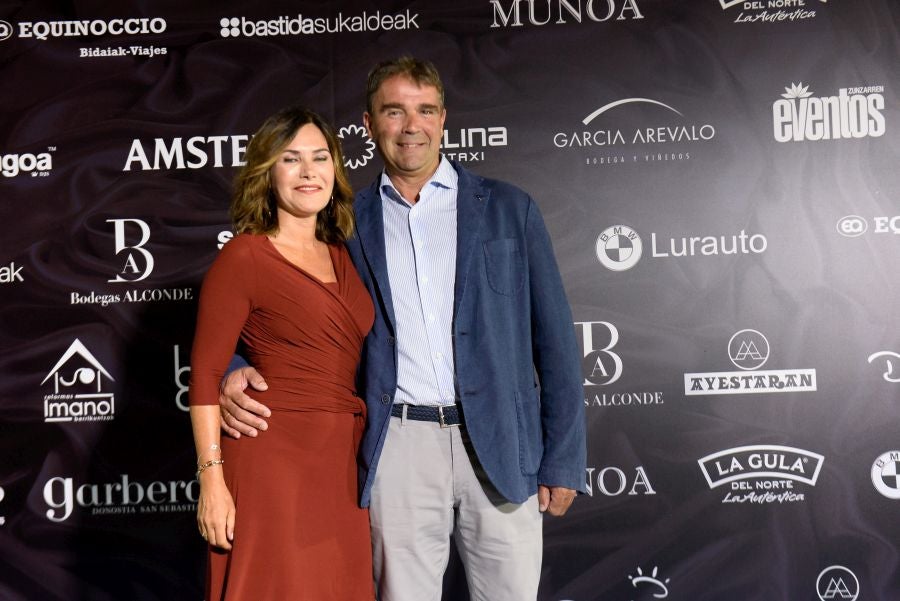 Los invitados pudieron disfrutar de los fuegos artificiales desde los jardines del palacio y comentarlos en lo que fue una divertida y 'glamourosa' fiesta en la que no faltó el buen humor.