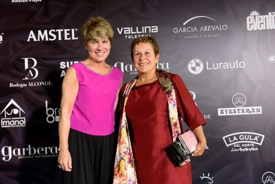 Los invitados pudieron disfrutar de los fuegos artificiales desde los jardines del palacio y comentarlos en lo que fue una divertida y 'glamourosa' fiesta en la que no faltó el buen humor.