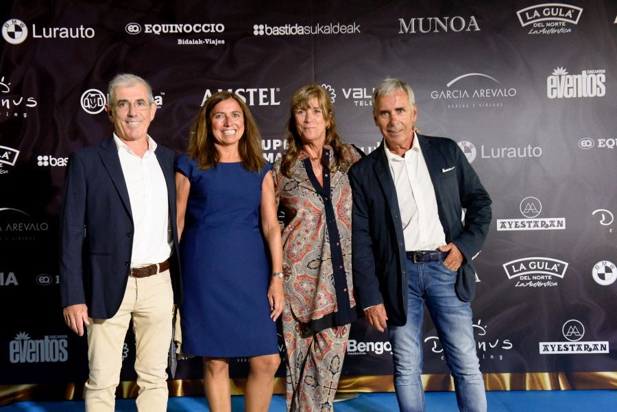 Los invitados pudieron disfrutar de los fuegos artificiales desde los jardines del palacio y comentarlos en lo que fue una divertida y 'glamourosa' fiesta en la que no faltó el buen humor.