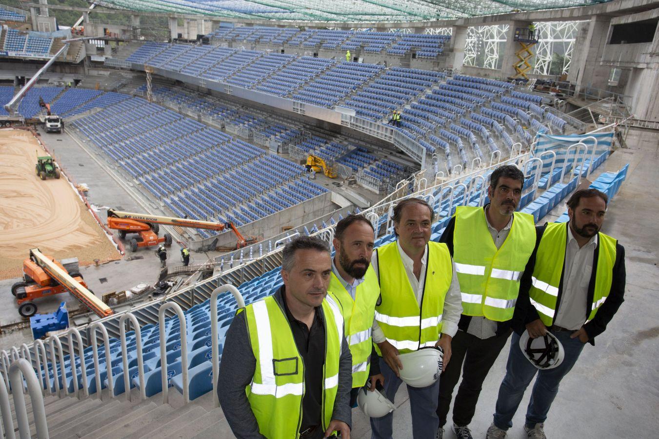Eneko Goia, alcalde de San Sebastián y Denis Itxaso, diputado de Cultura, Turismo, Deporte y Cooperación han visitado este viernes las obras que están teniendo lugar en Anoeta. 