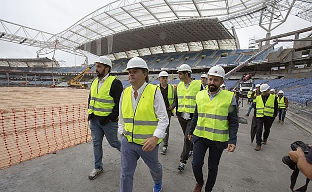 Jokin Aperribay ha visitado junto a Eneko Goia y Denis Itxaso las obras de Anoeta.