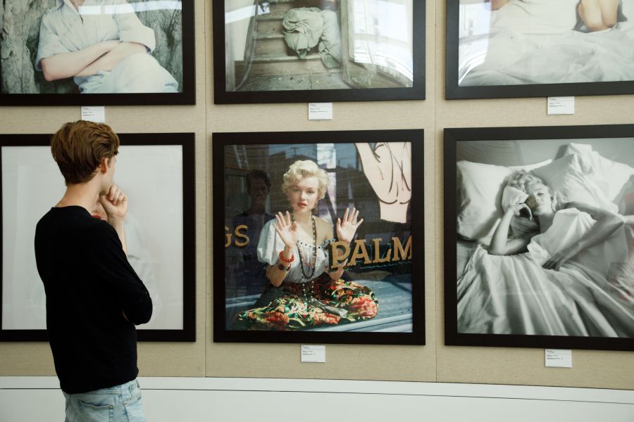 Una exposición en el Paley Center de Beverly Hills, California, muestra fotos y vestidos de la actriz Marilyn Monroe.