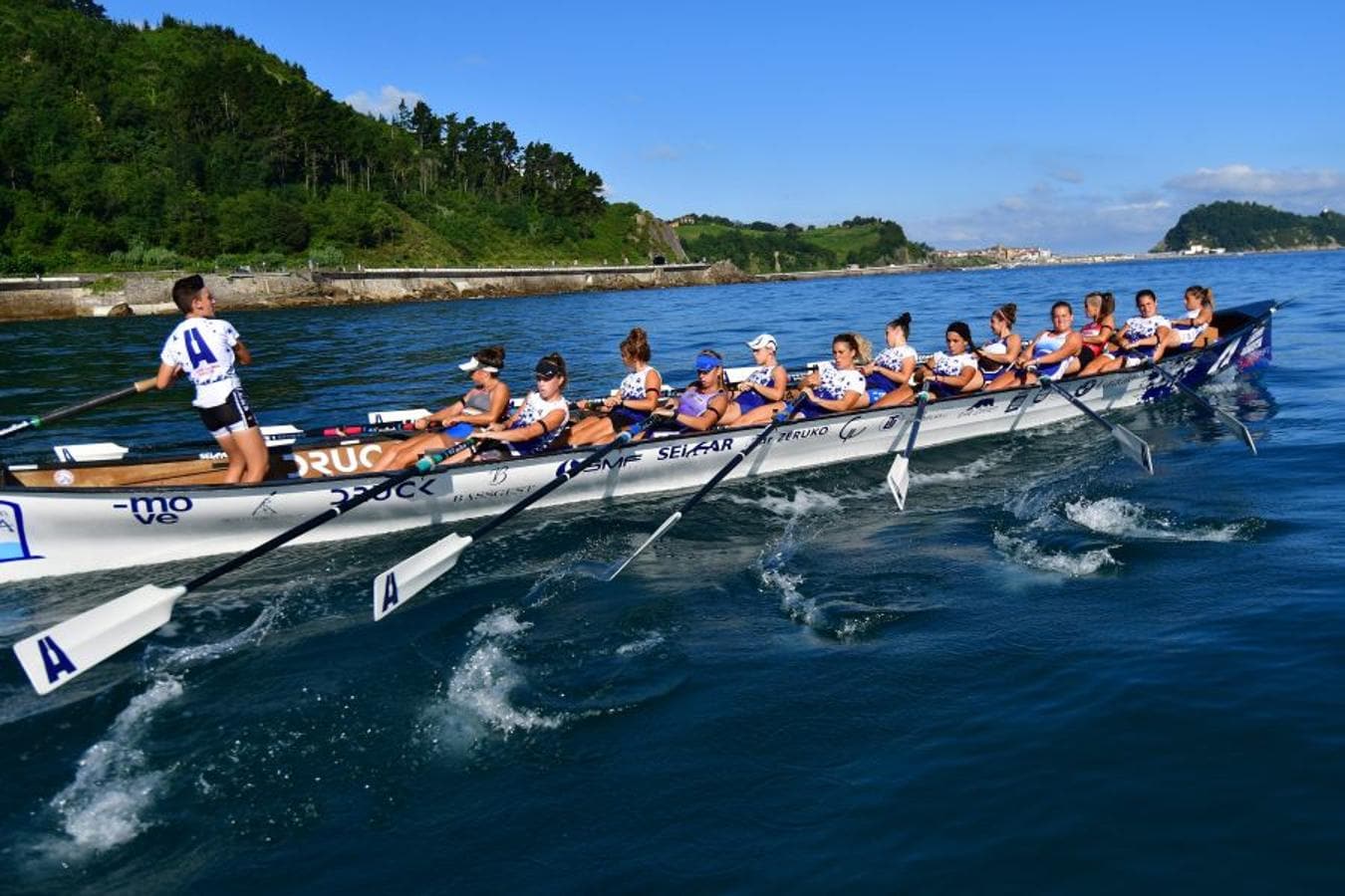 El técnico, Ekain Iriarte, dirige el entrenamiento y da las claves del verano que enfila su recta final |Así fue la sesión