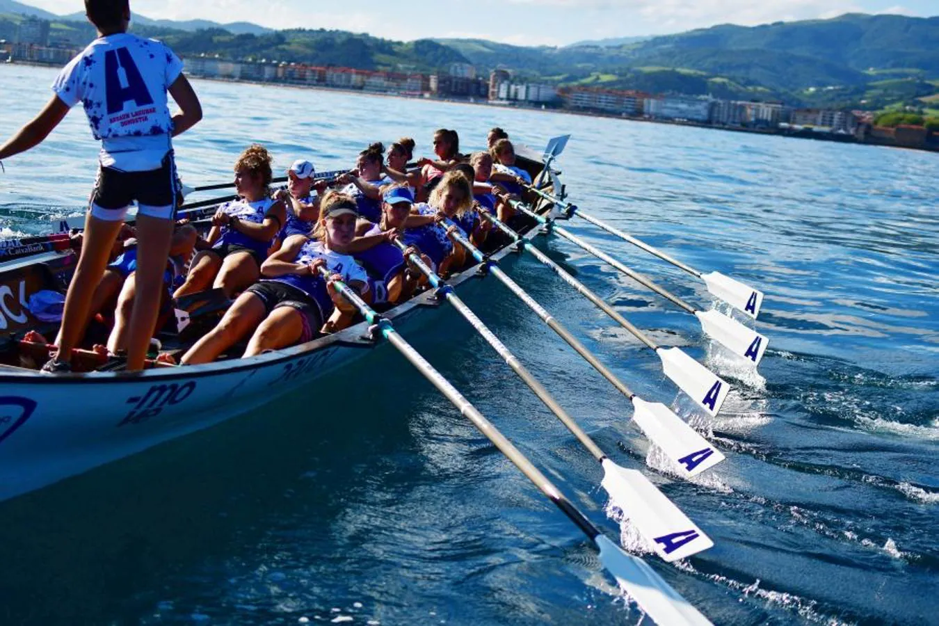 El técnico, Ekain Iriarte, dirige el entrenamiento y da las claves del verano que enfila su recta final |Así fue la sesión