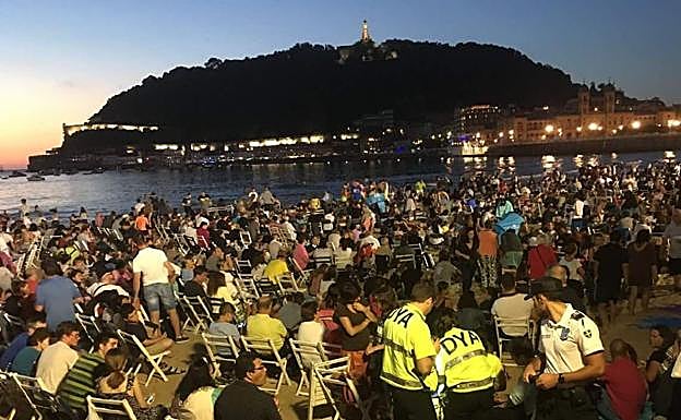 Asistencia de la DYA en la playa de La Concha. 